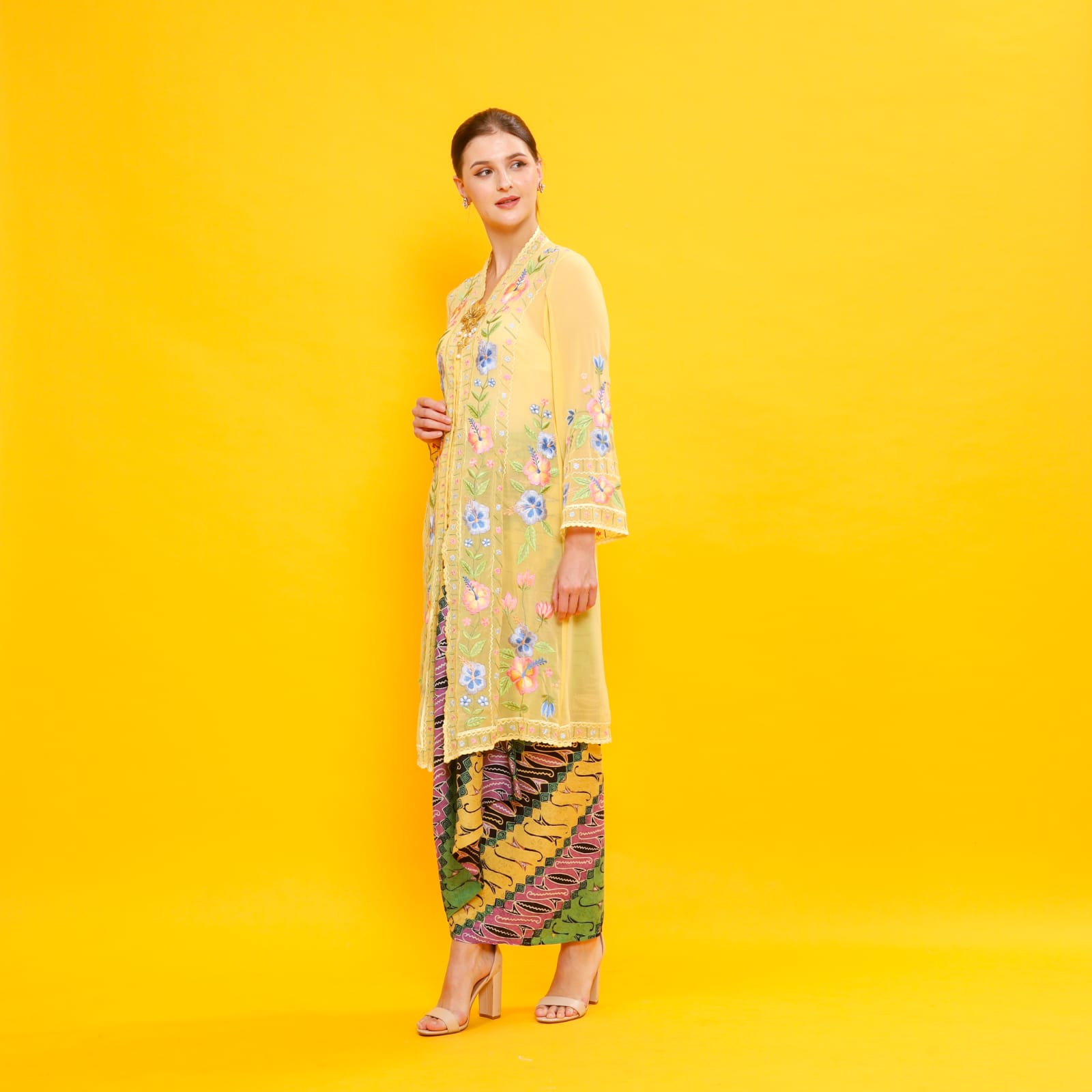 kebaya kembang sepatu